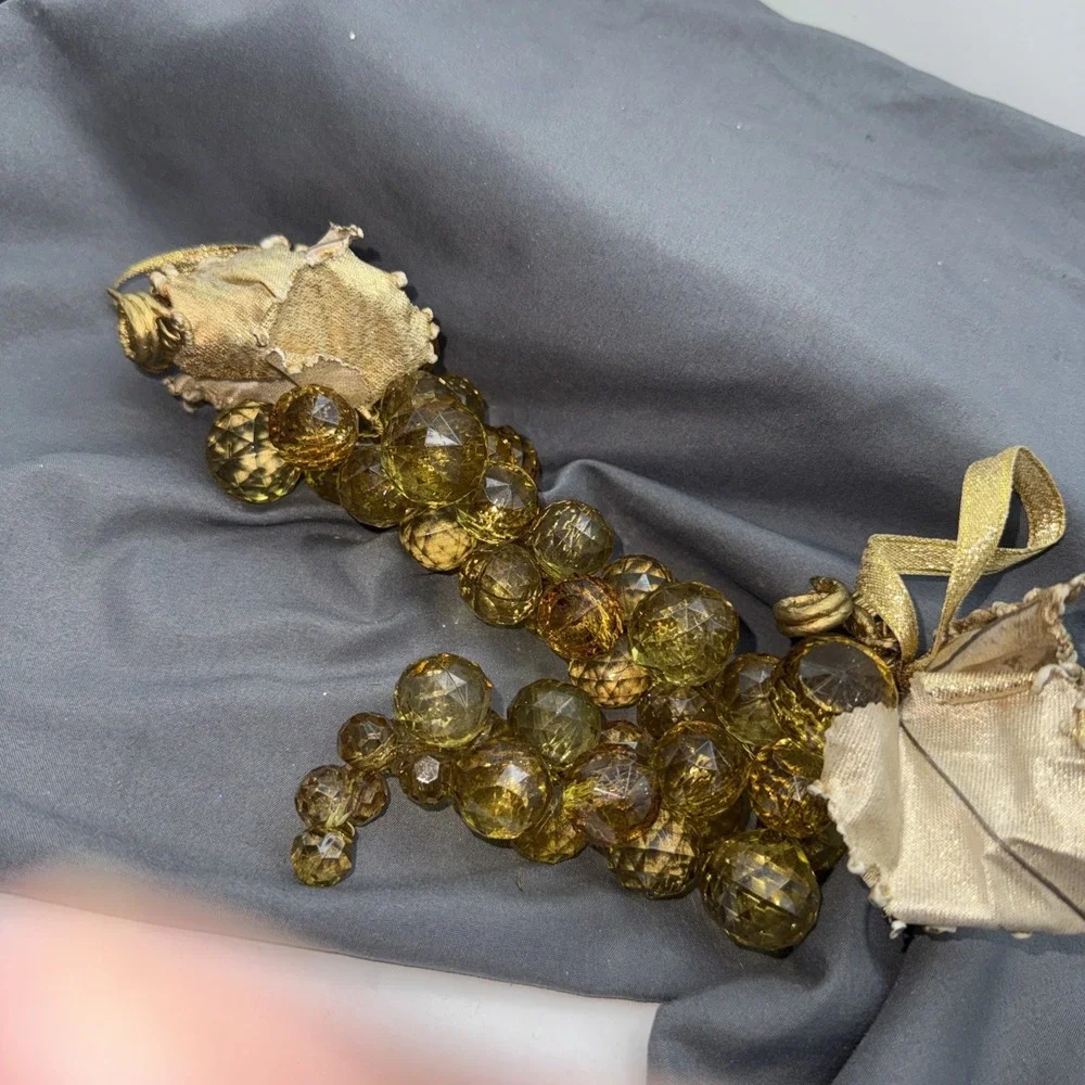 VTG Lucite Acrylic Faceted Grape Cluster Greenish Gold Leafs Set Of Two